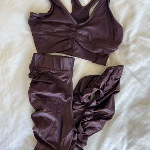ALO Yoga Sports Bra and Leggings set